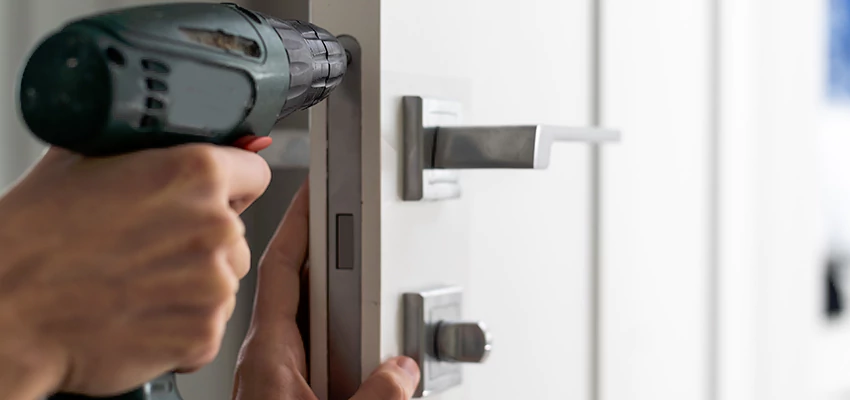Locksmith For Lock Replacement Near Me in Santa Fe Springs, CA