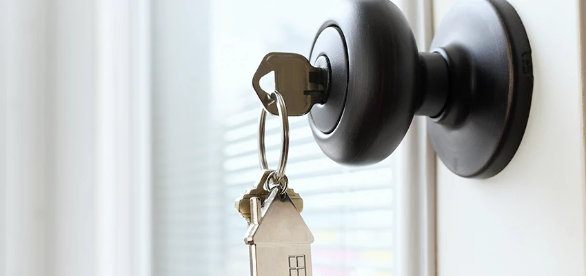 Bifold Door Knob Replacement in Santa Fe Springs, California